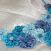 Collana kanzashi fatta a mano con fiori colore azzurro