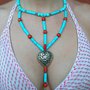 Collana in pasta di turchese e madrepora con cuore e ciuffo di metallo fatta a mano - necklace turquoise paste and madrepora with heart and metal clump handmade.