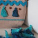 Pochette in feltro beige con nappine,passamaneria e perle in legno.Toni del blu,azzurro,turchese