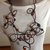 Maxi collana in silicone marrone con perle di varie forme e materiali