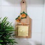 Tagliere porta canovacci decorato con roselline in pasta di mais