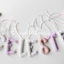 Celeste: una ghirlanda rosa per le lettere imbottite che decoreranno la sua cameretta!