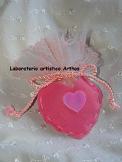 Sacchetto portaconfetti cuore rosa x bomboniera fai da te matrimonio battesimo comunione  in feltro rosa fuxia con cuoricino personalizzabile