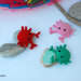 Granchietti amigurumi - regali - giocattoli bambini - portachiavi - simpatiche bomboniere ad uncinetto colori estate