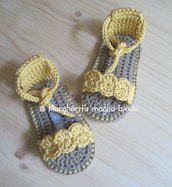 Scarpine sandali bimba in puro cotone giallo vaniglia fatti a mano -- uncinetto