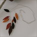 Collana argentata autunnale con foglie in argilla polimerica