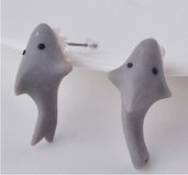 Orecchino handmade polymer squalo