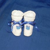 Scarpette bianche neonato con coniglietti blu