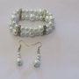 bracciale elastico di perle bianche a due fili con strass coordinato con orecchini