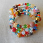 Bracciale memory a 4 giri con perle, perline, pietre dure  e cristalli di varie forme e colori.