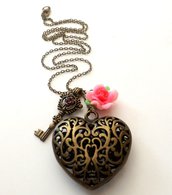 Collana color bronzo con ciondolo cuore,chiave e fiore in fimo idea regalo natale per lei