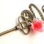 Collana vintage color bronzo con ciondolo grande chiave,fiore in fimo e ciondolino orologio idea regalo Natale per lei