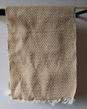 Tessuto di saia “goose-eye” color senape, lana biologica e canapa,intrecciato a mano