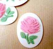 Cammeo Rosa rosa fondo bianco ovale cm4x3