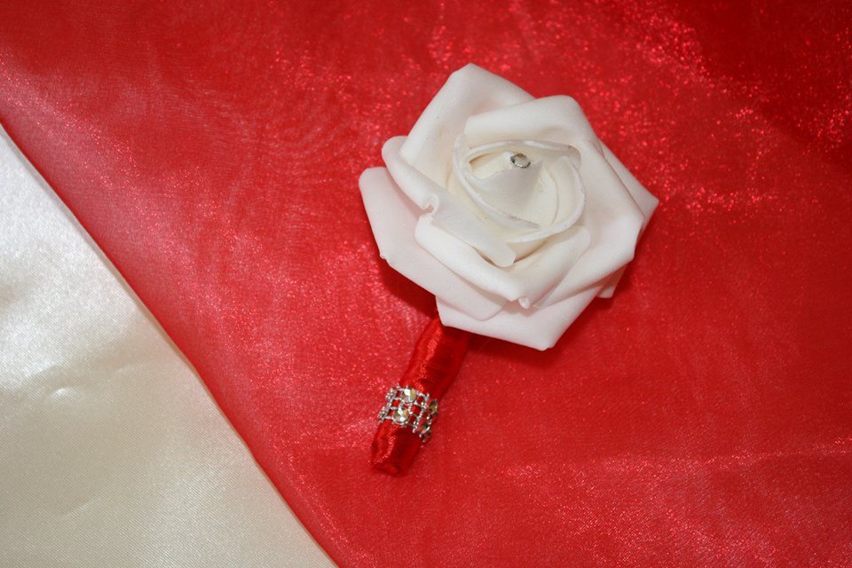Bouquet Da Sposa Con Rose In Raso Di Cristallo, Romantico