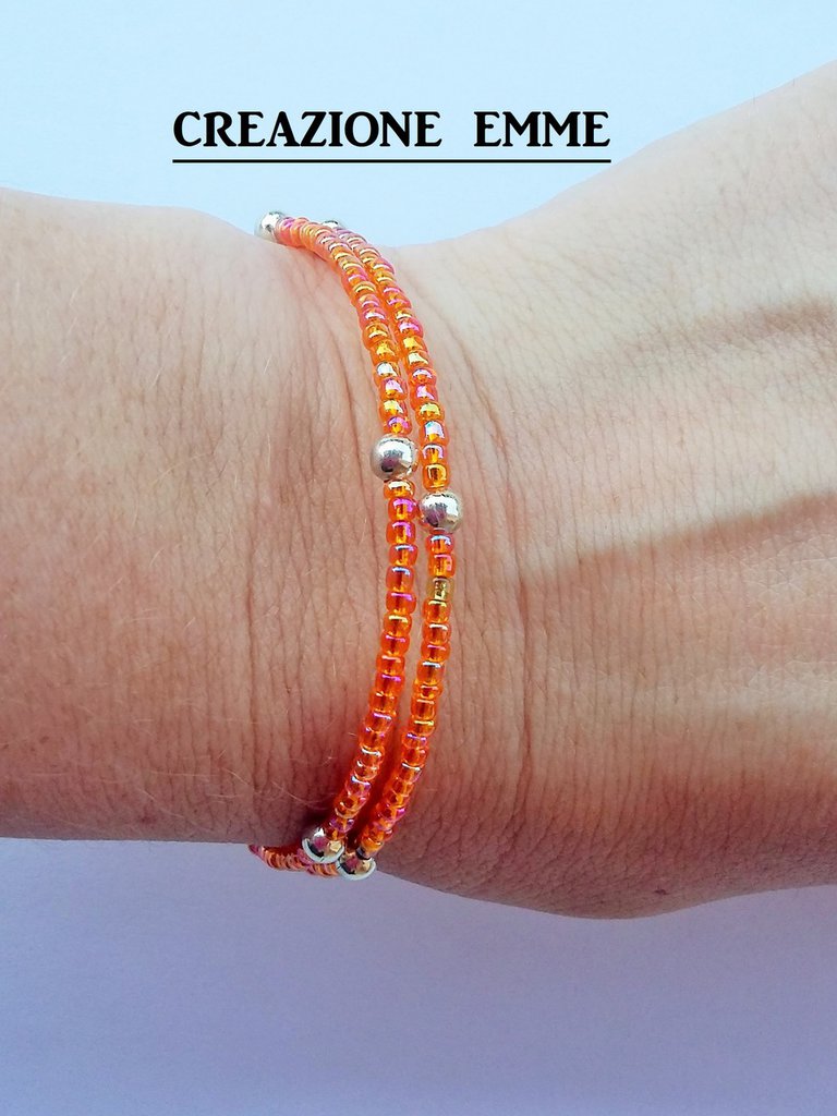Avalaya Braccialetto Flessibile Con Perline Di Vetro Arancione E Legno – Larghezza 37mm, Taglia M