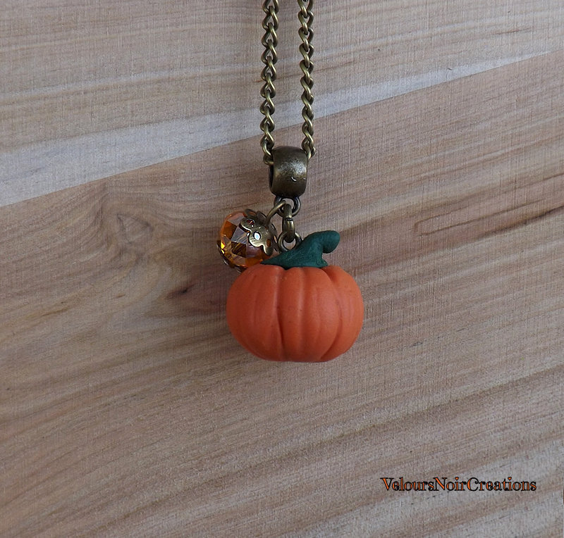 Pumpkin Gold Short Pendant Necklace in Orange Mother-of-Pearl | Kendra Scott