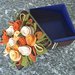 Scatola rivestita e decorata con fiori di feltro arancione