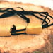  Girocollo con cilindri in ceramica dorata e cordino di velluto nero