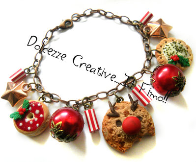 ☃ Natale In Dolcezze 2015 ☃ Bracciale Renna biscotto con donut e cookie con agrifoglio - perle ☃ Natale In Dolcezze 2015 ☃ Bracciale Renna biscotto con donut e cookie con agrifoglio - perle