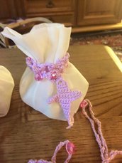 Sacchetto confetti con rosario in cotone
