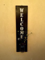 Pannello decorativo in legno - Scritta WELCOME - con vaso per fiori