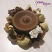 Candela marrone con decorazione pot pourri e cannella