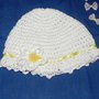 Cappellino bambina  bianco fatto a mano in cotone o lana  