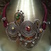 La collana fatta di zipp in stile orientale con cristalli e pendenti