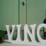 Scritta decorativa "VINO " in legno bianco shabby
