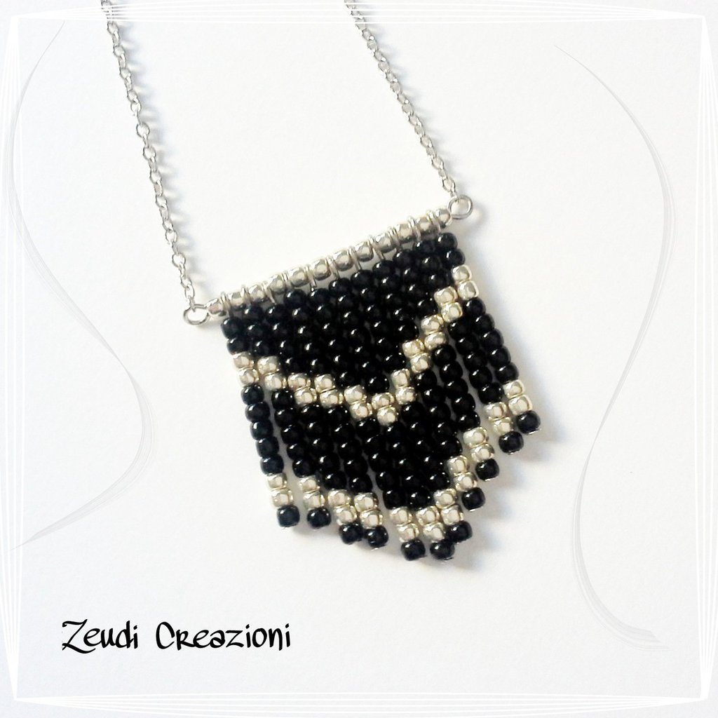Collana Di Perline In Legno Con Stampa Animale – Nero E Argento Metallizzato, Lunga 64 Cm
