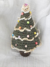 Alberello albero di natale realizzato in lana acrilica con perline e palline di vetro, lurex 