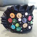 Braccialetto nero con bottoni colorati
