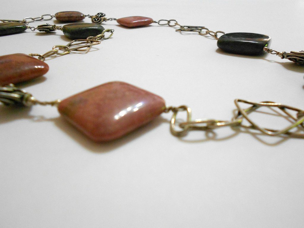 Taddart Collana In Rodonite Naturale Scheggiata (Splitter) - Rosa Con Venature Nere - Lunghezza 45 Cm, Chiusura A Moschettone Ottone - Fatta A Mano, In Sacchetto Organza