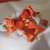 Fermaglio con decoro Kanzashi in raso arancione e organza effetto glitter