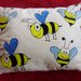 cuscino dipinto "api"