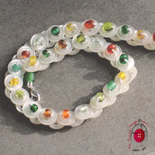 Collana Bimba con bottoni in madreperla e perle in vetro verde - C.48.2015