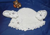 Cappellino e scarpette bambina bianco fatto a mano in lana  ideale per battesimo 