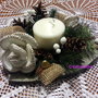 Centrotavola di Natale con candela e Rose Bianche e oro all'uncinetto fatto a mano