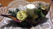 Centrotavola di Natale con candela e Rose giallo oro all'uncinetto fatto a mano
