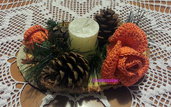 Centrotavola di Natale con candela e Rose arancioni all'uncinetto fatto a mano