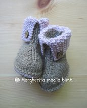 Stivaletti neonato in lana e alpaca beige e rosa con bottoncini in legno