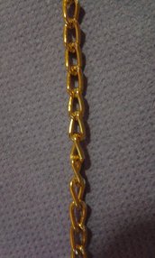 catena metallo dorata