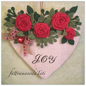 Cuore di legno bianco "joy"  con rose rosse