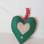 CUORE in Feltro verde e JUTA.DECORAZIONE di Natale.Da appendere alla porta,segnaposto.Adatto anche a cucina country per tutto l'anno.HAND Made