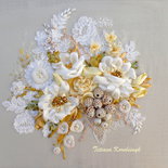 Quadro " Lusso del bianco ", realizzato in tecnica Silk ribbon embroidery, nozze,fiori bianchi,ricamo a mano