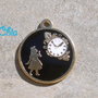 1 charm smalto alice e orologio