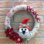 Ghirlanda fuoriporta natalizia con gufetto, stelle di Natale e scritta "Peace" in feltro