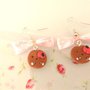 Novita FIMO - KAWAII - PAIO ORECCHINI con BISCOTTINI TONDI  KAWAII con mela  e fiocco rosa