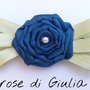 Fermaglio con rosa blu di raso fatto a mano